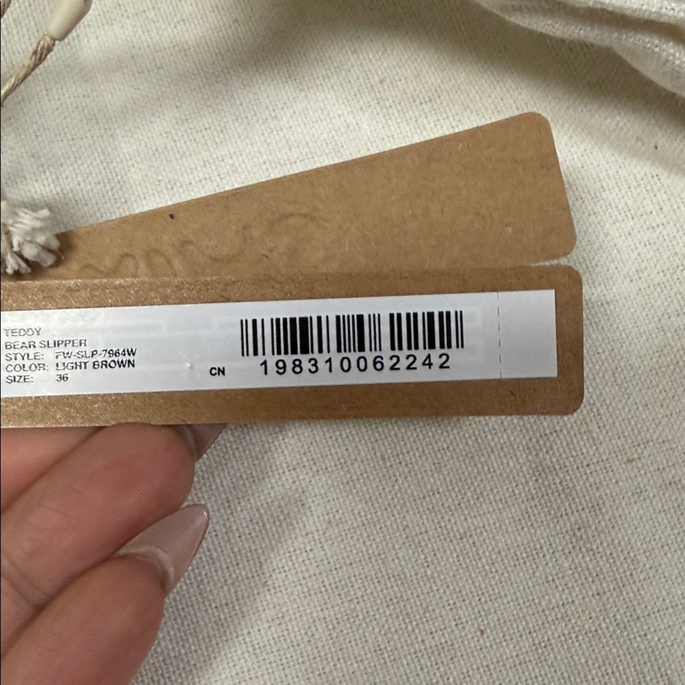 SKIMS Ivory Drawstring Pouch - Picture 9 of 9